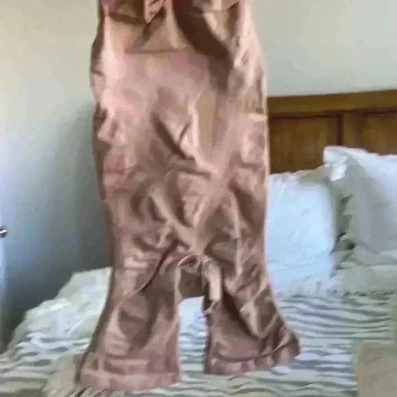 SKIMS- NWOB Sculpting Seamless Mid Thigh Bodysuit Color- Sienna - Picture 7 of 8